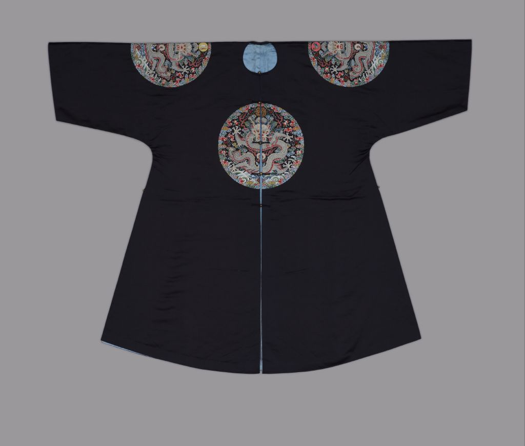 石青色缎缉米珠绣四团云龙夹衮服 - 故宫博物院